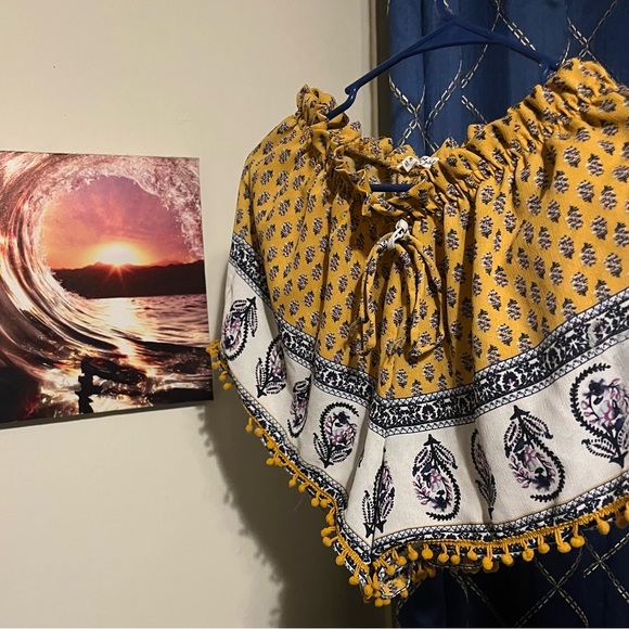 About a Girl Gold Coast Medium Yellow and Blue Shorts - Picture 2 of 4